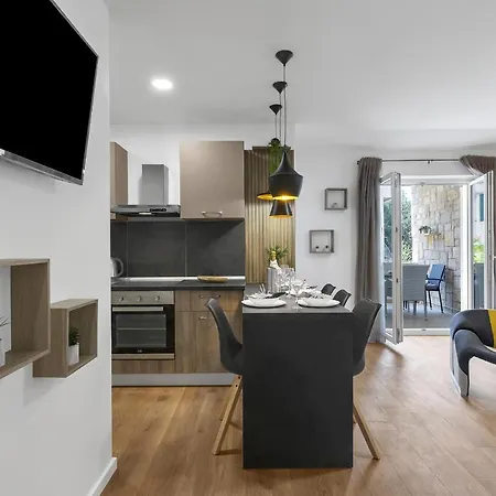 Rafael Apartment