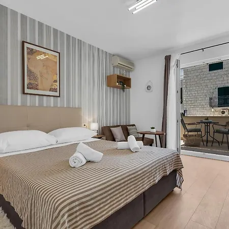 Rafael Apartment Makarska