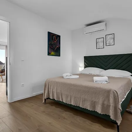 Rafael Apartment *